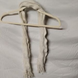 HMR0028 Cozy White Scarf